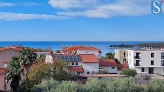Poreč - 127 m2 veliko stanovanje naprodaj s pogledom na morje, 500 m od morja