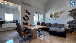 Funtana, opremljeno dvoetažno stanovanje 76 m2