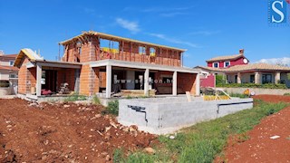 Samostojna hiša 240 m2 s pogledom na morje, bazenom in garažo v bližini Poreča - v gradnji