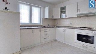 Opremljeno stanovanje v Poreču, 68 m2, 600 m od morja/plaže