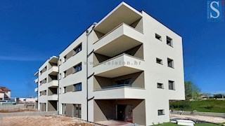 Poreč - stanovanje v izgradnji 76 m2 z vrtom in dvema parkirnima mestoma