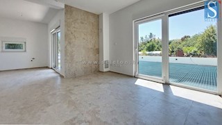 Poreč - novo moderno stanovanje od 76 m2 z vrtom in dvema parkirnima mestoma