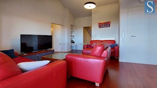 Poreč - 127 m2 veliko stanovanje naprodaj s pogledom na morje, 500 m od morja