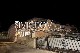 Kamnita hiša v dobrem stanju, naprodaj, Supetar