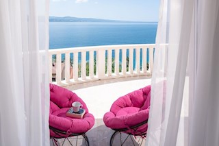 Apartmajska hiša z odprtim pogledom, Omiš