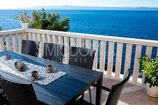 Kuća s bazenom prvi red do mora, Korčula