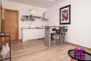 Opremljeno in urejeno dvosobno stanovanje, Brač