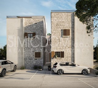 Čudovita hiša z bazenom v bližini plaže, Srima