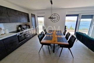 Prostorna samostojna hiša 100m od plaže, Rogoznica