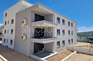 Novo stanovanje zelo blizu plaže, Primošten