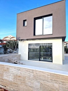 Moderna hiša dvojček v bližini plaže, Srima