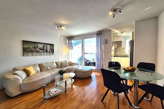 Apartma s pogledom na morje, Žnjan