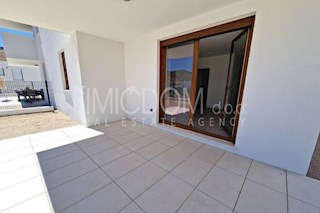 Novo stanovanje z vrtom v bližini plaže, Grebaštica