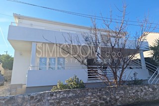 Hiša z dvema apartmajema 90m od morja, Čiovo