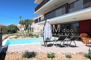 Opremljeno stanovanje v bližini plaže, Seget Vranjica