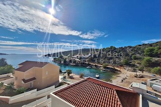 Hiša s štirimi apartmaji 50m od morja, Sevid