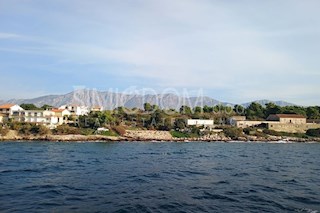Zemljišče v prvi vrsti do morja, Hvar