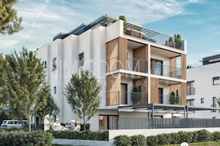 Prostoren penthouse s panoramskim razgledom v bližini plaže, Kaštela