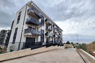 Stanovanje z odprtim razgledom, Makarska