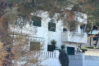 Ekskluzivno - opremljeno stanovanje v prvi vrsti do morja - Sutivan, Brač