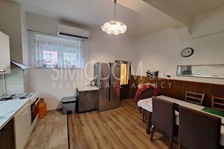 Hiša v središču Žrnovnice, naprodaj