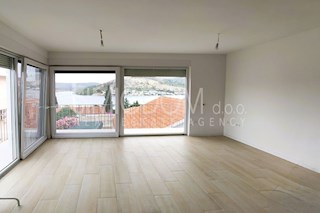 Dvostanovanjsko stanovanje z razgledom, Rogoznica