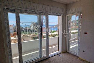 Novi apartma z zasebnim bazenom, Rogoznica