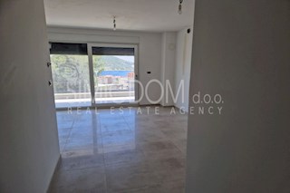 Novo stanovanje zelo blizu plaže, Primošten