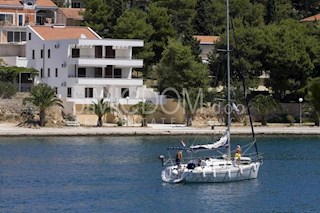 Apartmajska vila prva vrsta ob morju, Brač