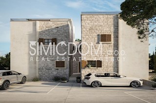 Čudovita hiša z bazenom v bližini plaže, Srima