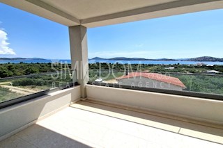 Penthouse s pogledom na morje v bližini plaže, Tribunj