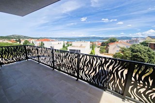 Lepa nova vila v bližini plaže, Murter
