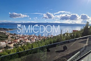 Vila z odprtim pogledom na morje, Omiš