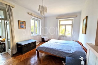 Prostorno stanovanje na vrhunski lokaciji, Split