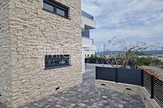 Apartma s pogledom na morje, Murter