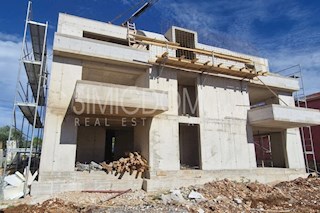 Sodoben trisobni penthouse, Pirovac