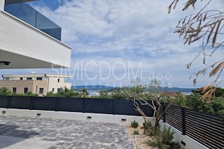 Apartma z vrtom in pogledom na morje, Murter