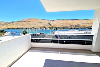 Prostorno penthouse stanovanje v bližini plaže, Grebaštica