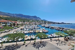 Hiša s tremi apartmaji, prva vrsta ob morju, Makarska riviera