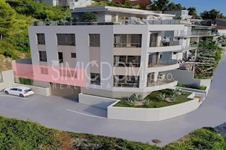 Dvosobno stanovanje z vrtom, Podstrana