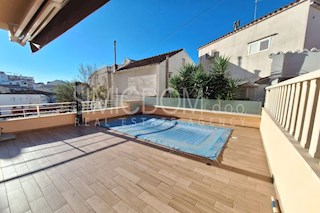 Stanovanje z zasebnim bazenom v centru, Makarska