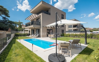 ISTRA - POREČ, Luksuzno 4-sobno stanovanje z bazenom in vrtom, prodamo