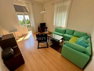 LOVRAN - CENTER, udobno stanovanje s parkiriščem in pogledom na morje