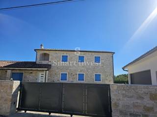 ISTRA - SVETI LOVREČ, očarljiva prenovljena istrska vila z bazenom