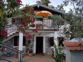 IKA - OPRIĆ, hiša s pogledom na morje in prostornim vrtom