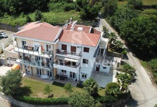 LOVRAN, Hiša z apartmaji in pogledom na morje, blizu morja, prodamo