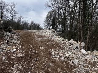 KASTAV, zazidljivo zemljišče velikosti 922 m2 na mirni lokaciji