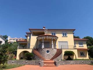 OPATIJA, vila z bazenom, panoramskim pogledom na morje in prostornim vrtom