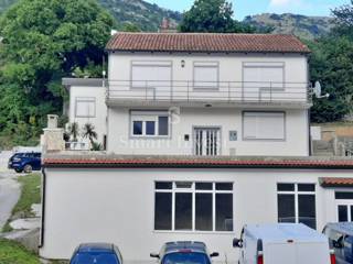 ISTRA - PLOMIN, hiša 270 m2, poslovno stanovanjska možnost