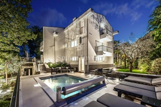 OPATIJA - OPRIĆ, luksuzna vila z bazenom v bližini morja